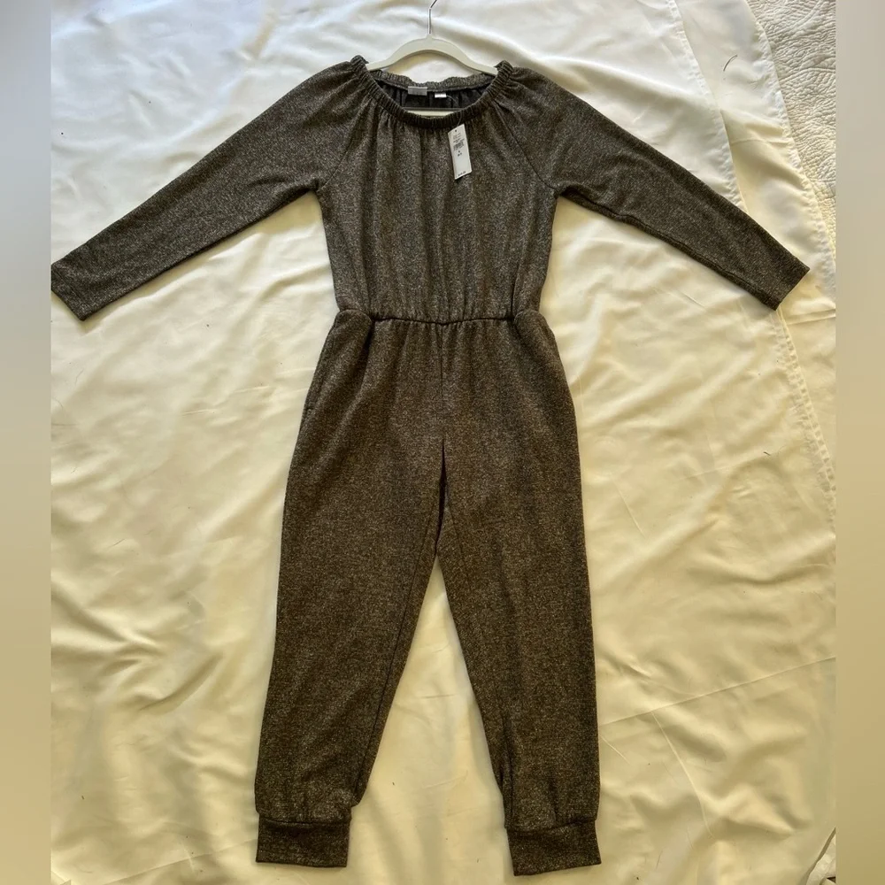 NWT Gap  knit sparkle jumpsuit. Grey w/gold lurex thread. 6/7. Holiday vibes!